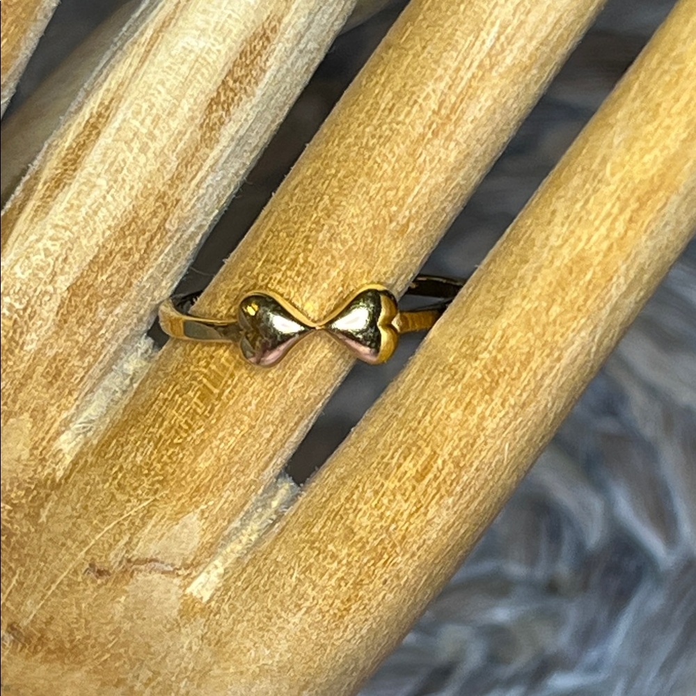 Nevada Jewelry Company Gold Tone Interlocking Heart Ring - Picture 2 of 3